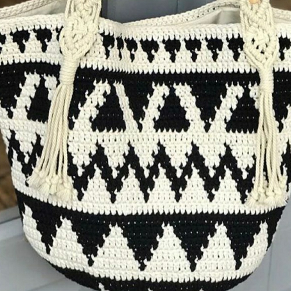 Wayuu shoulder bags, handmade crochet